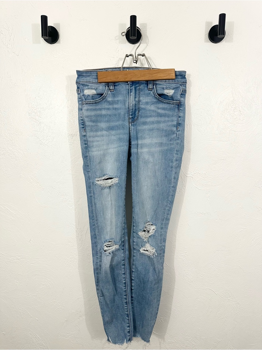American Eagle High-Rise Light Blue Distressed Women’s Jeans